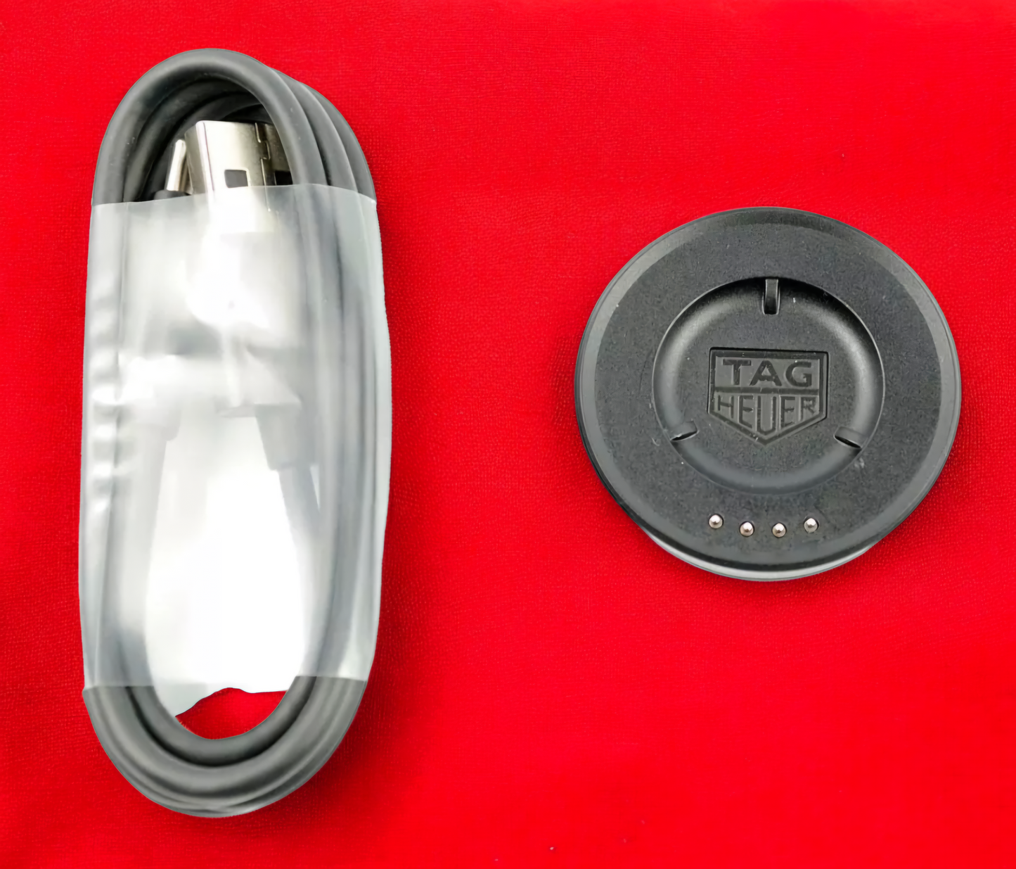 TAG Heuer Conneced Charger station SGB8A82 Connected Golf Edition