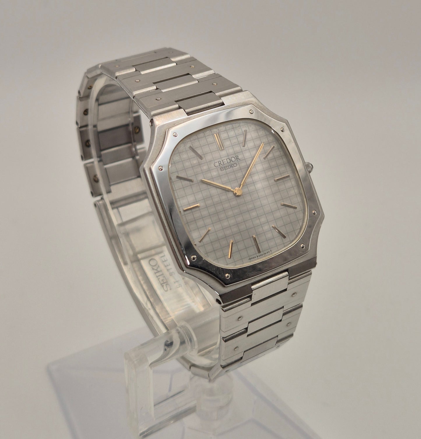 Credor 9300-5070 Ultra thin Quartz watch by Seiko Circa 1980s
