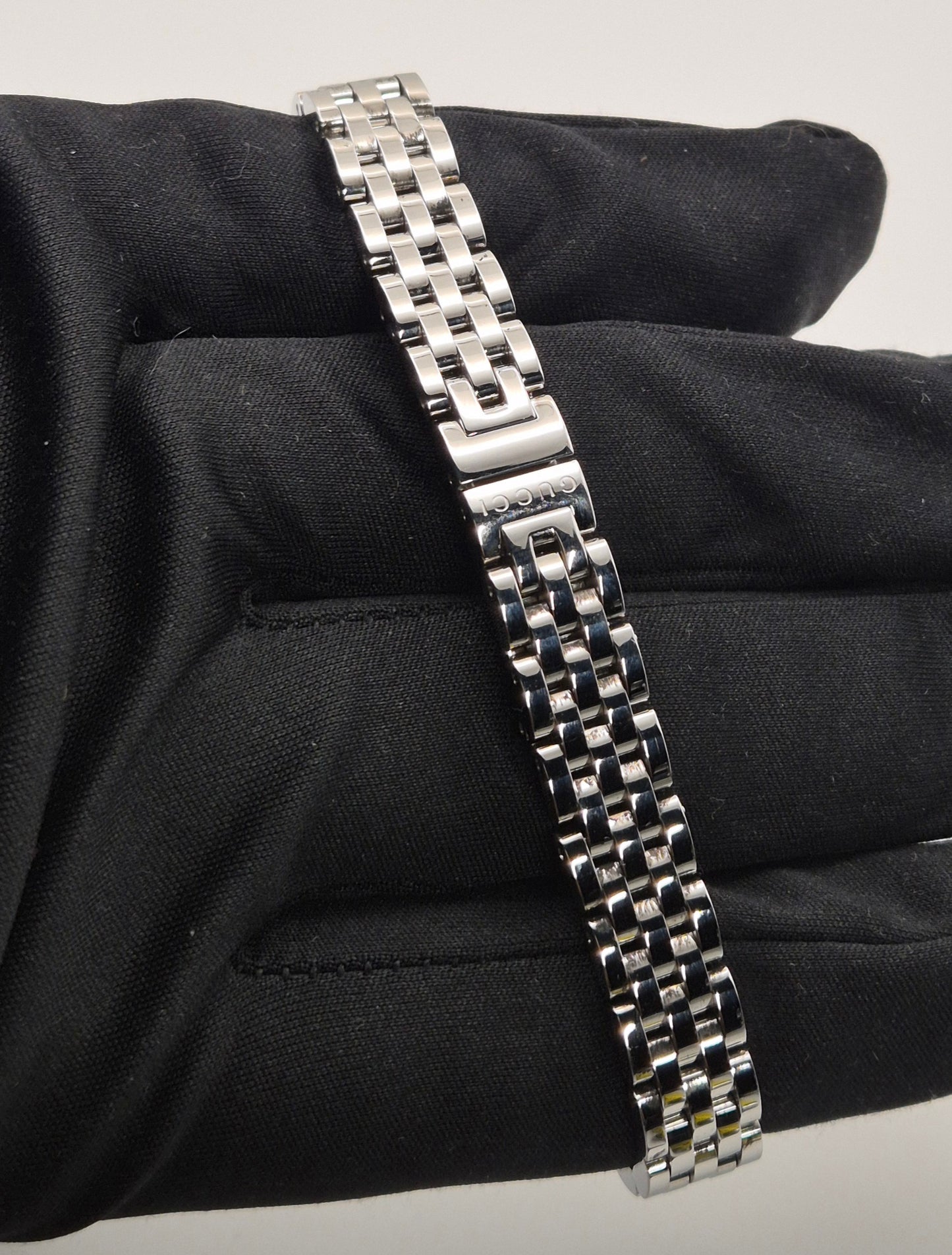 Gucci Ladies G-Frame YA127504 Quartz watch 14mm case Diamond dot dial