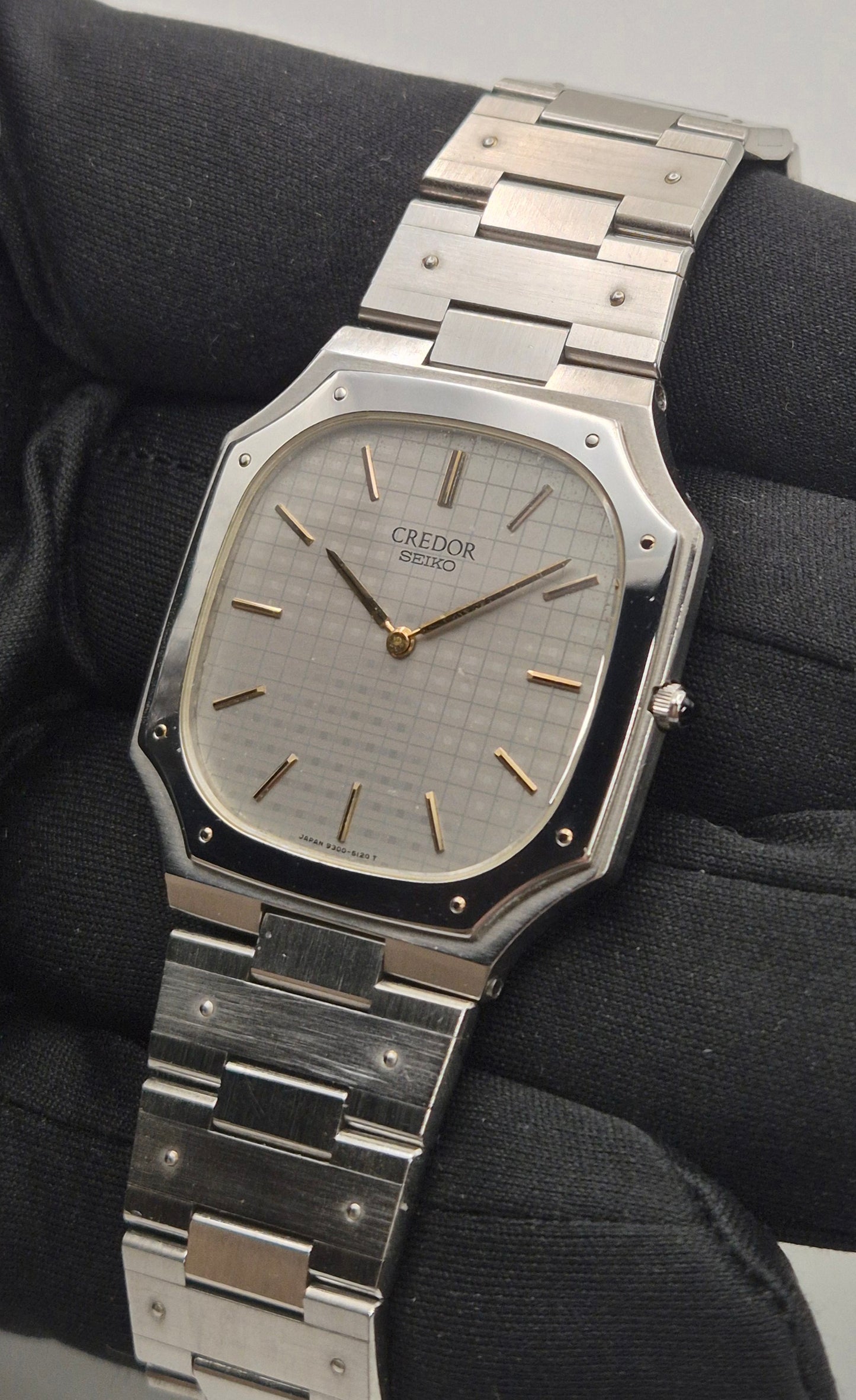 Credor 9300-5070 Ultra thin Quartz watch by Seiko Circa 1980s