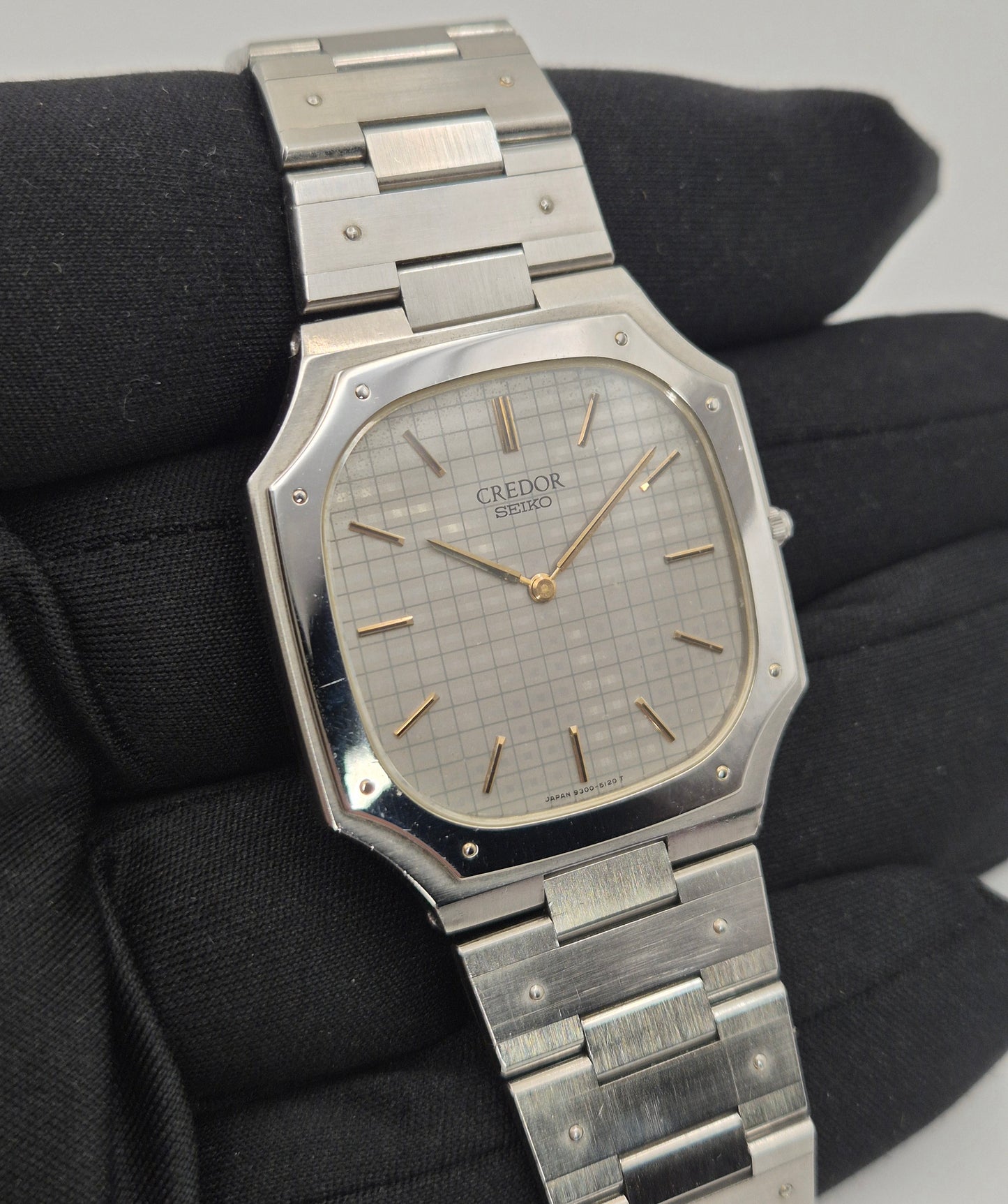 Credor 9300-5070 Ultra thin Quartz watch by Seiko Circa 1980s