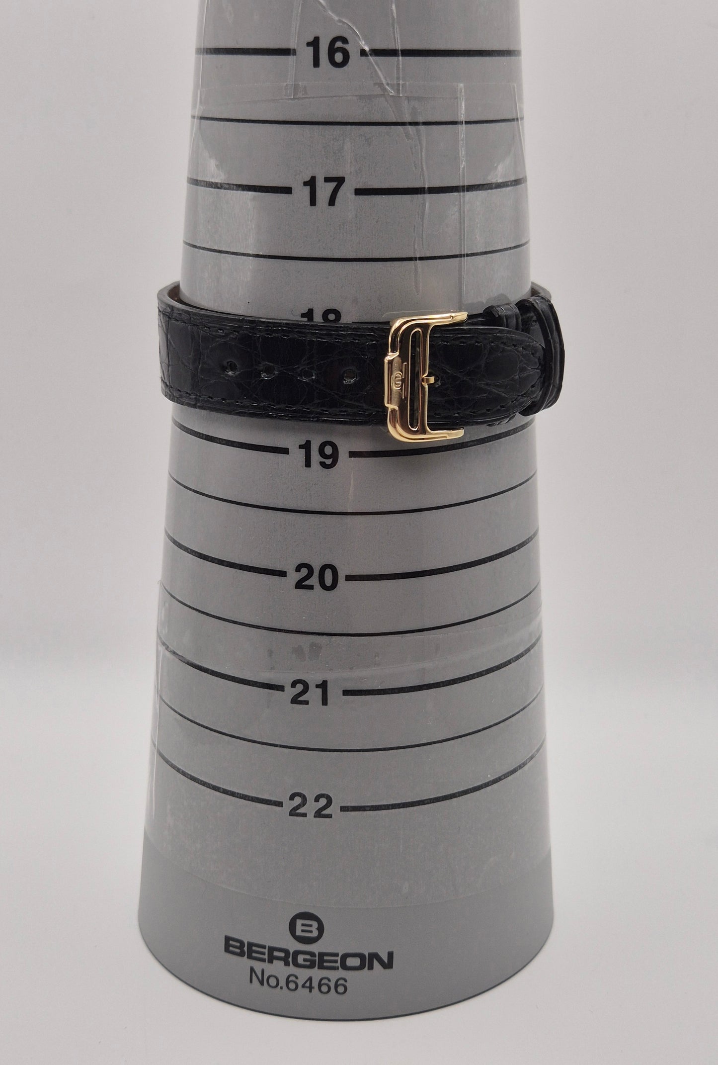 Baume & Mercier MV045088 Classima 18cm Gold ultrathin 33mm case Box & Papers 1999