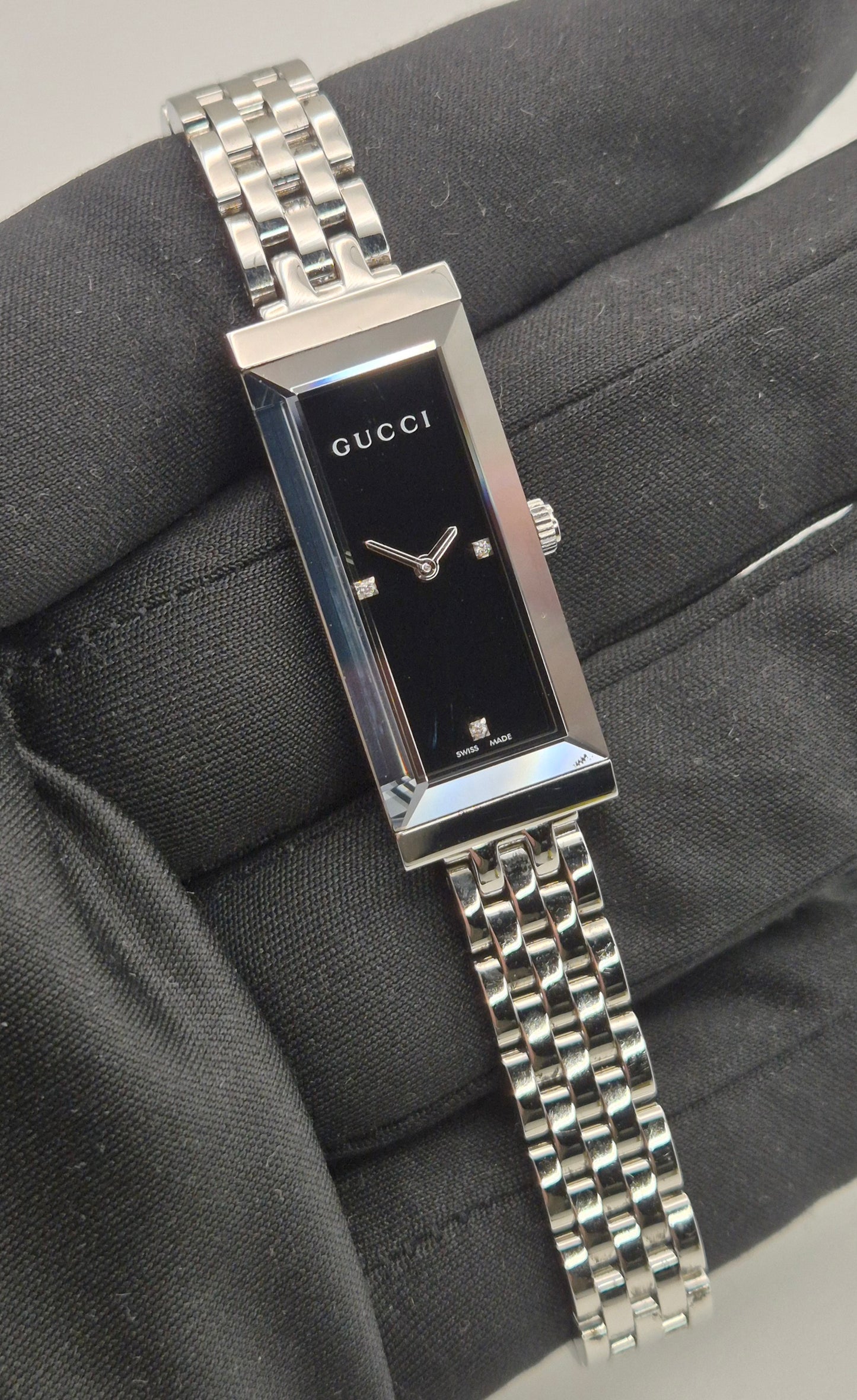 Gucci Ladies G-Frame YA127504 Quartz watch 14mm case Diamond dot dial
