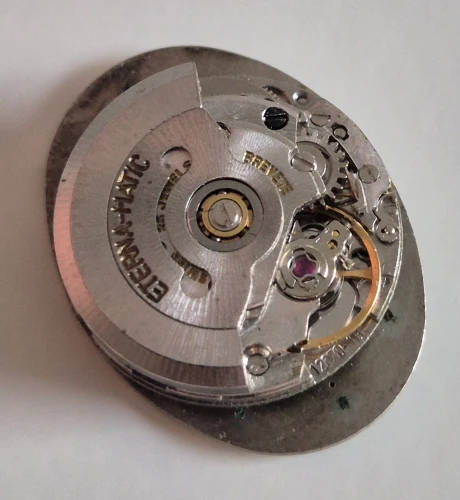 Eterna-matic 12670-1B 25 Jewel automatic movement with oval dial & hands