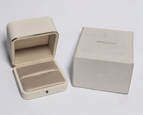 Boucheron ring box with outer box White leather with gold trim
