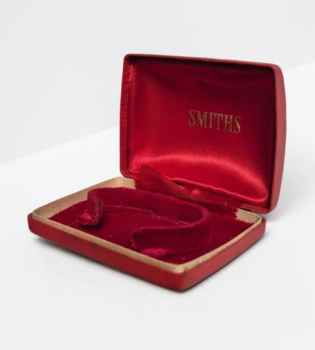 Vintage Smiths Clam style watch box red Circa 1950s - 1960s