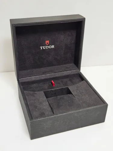 Tudor watch box 51438.64 Black watch box with strap compartment & outer box