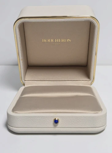 Boucheron ring box with outer box White leather with gold trim