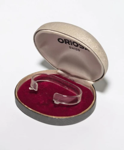 Vintage Oriosa Clam shell box silver / grey