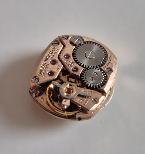Omega 484 movement 17 Jewel manual wind with dial & hands