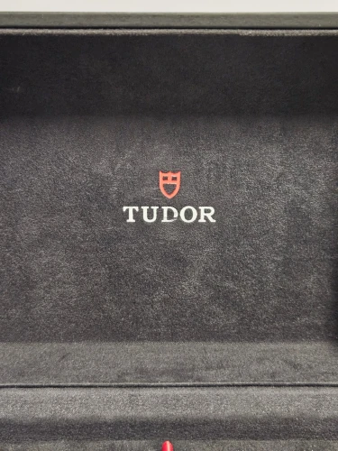 Tudor watch box 51438.64 Black watch box with strap compartment & outer box