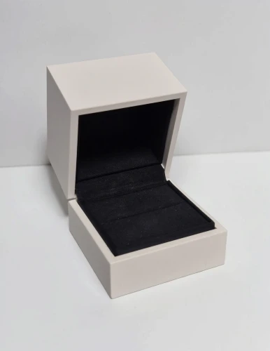 De Beers White ring box with black interior & outer box