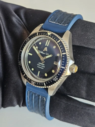 William Wood Valiant Automatic watch Blue dial & Rubber strap Box & Papers